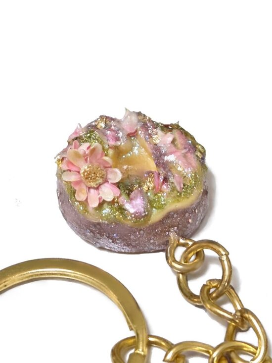 NEW greenshipper Daisy Pistachio Glimmer Iced Donut Handmade Dessert Keychain - Picture 3 of 4